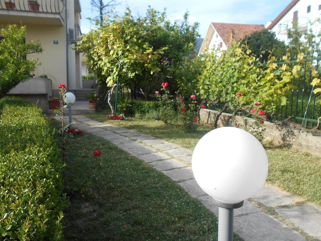 Apartment Cherry Kastela Exterior photo