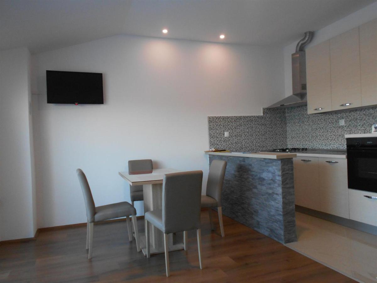 Apartment Cherry Kastela Exterior photo